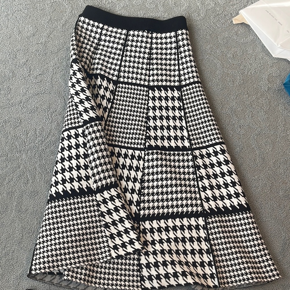 Houndstooth midi skirt